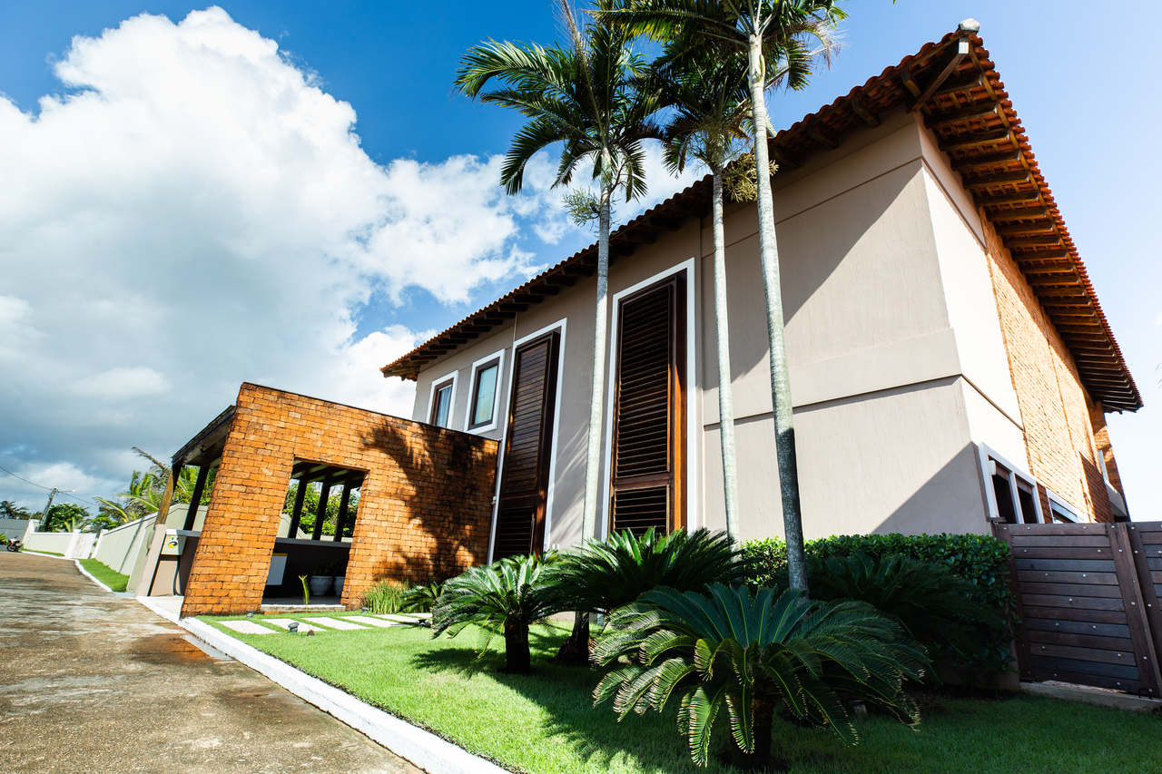 Casa de praia de frente para o mar em Salinópolis, no Pará, decorada com objetos Home Negrão Store