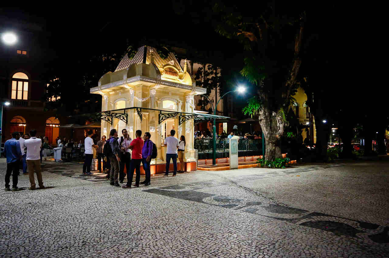 foto do Bar do Parque à noite em Belém