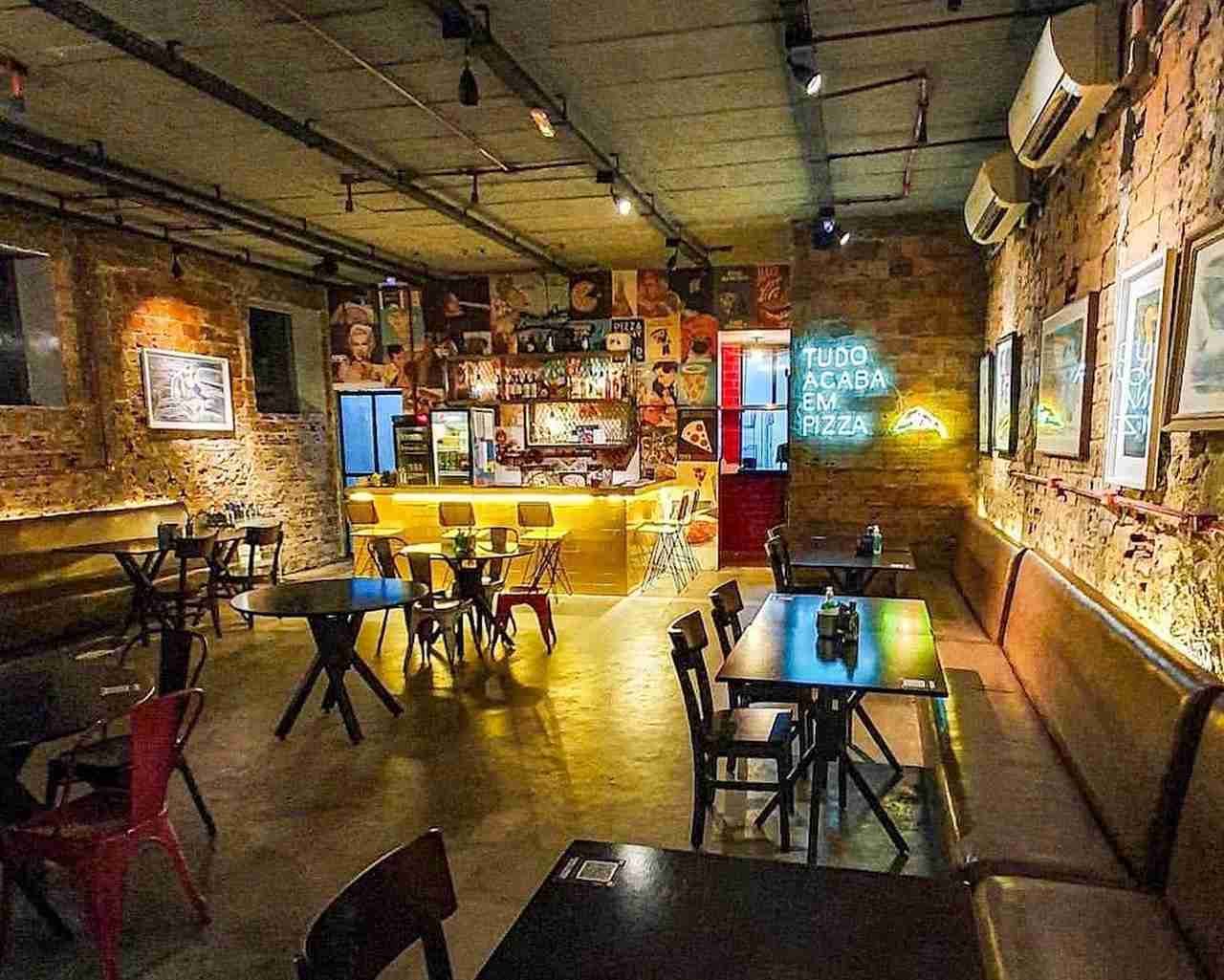 foto do interior da Pizzaria The Napoli em belém