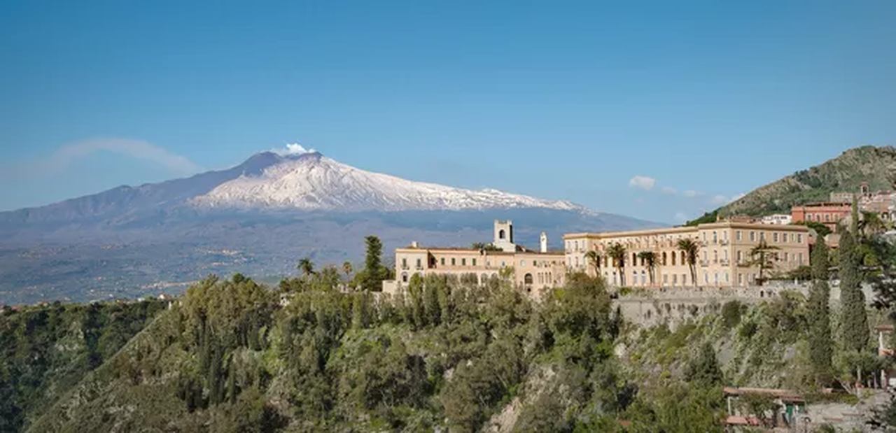 O hotel San Domenico Palace se encontra em meio a jardins assinados pelo paisagista italiano Marco Bay