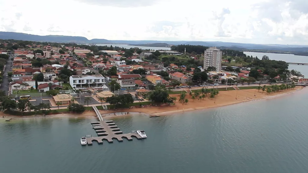 Praia artificial de Rifaina (SP) — Foto: EPTV/Reprodução