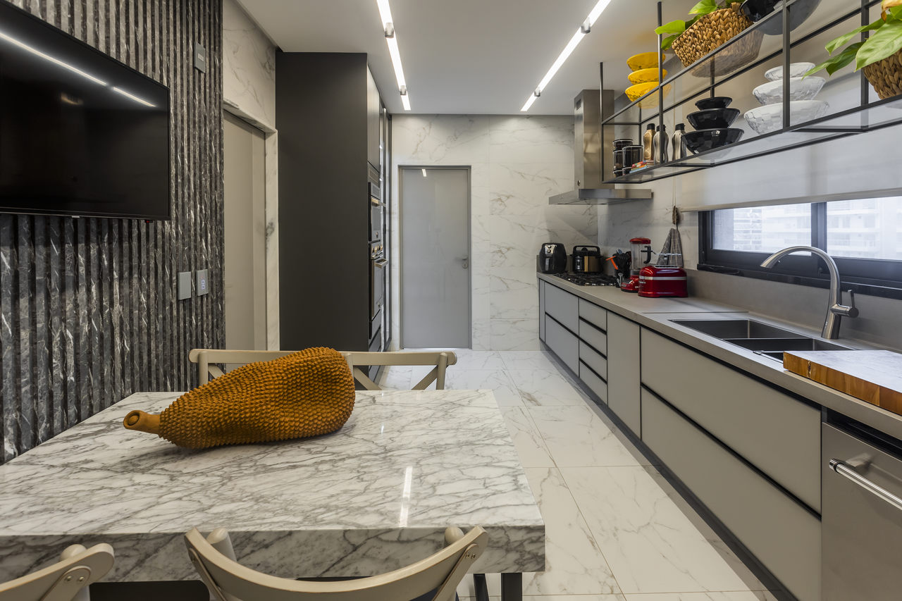 Decoração de apartamento: cozinha tem pedras Donna Marble