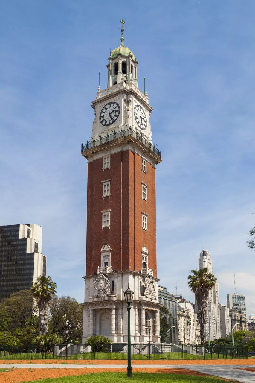 Torre Monumental tem símbolos do império inglês (Foto Getty ImagesiStockphoto)