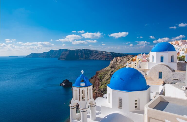 Ilha na Grécia é eleita o destino mais romântico do mundo de viagem